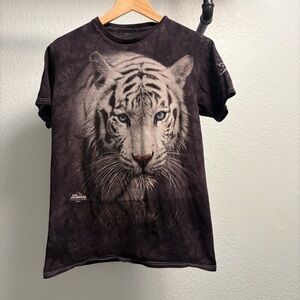 The Mountain White Tiger T-shirt Unisex Size Small Acid Wash Black Aquarium logo